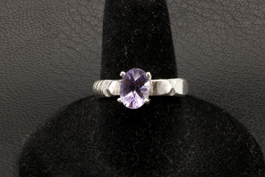 Beautiful oval cut Amethyst ring set in sterling silver with banded ring band, size 7 front photo