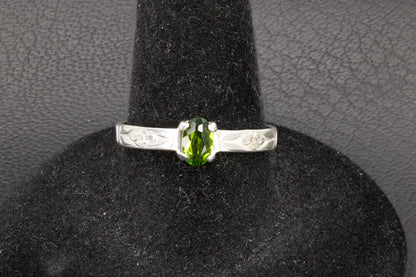 Chrome Diopside oval facet set in a sterling silver flower ring band front photo