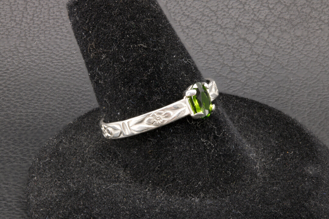 Chrome Diopside oval facet set in a sterling silver flower ring band left side photo