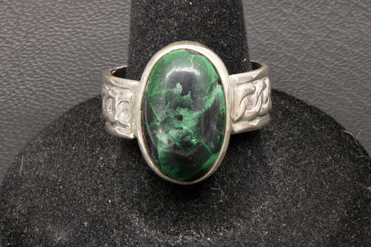 Fibrous Malachite with linked Chain Ring Band