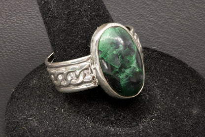 Fibrous Malachite with linked Chain Ring Band