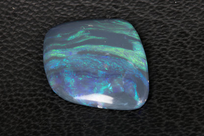 Lightning Ridge Black Opal Cabochon bottom picture