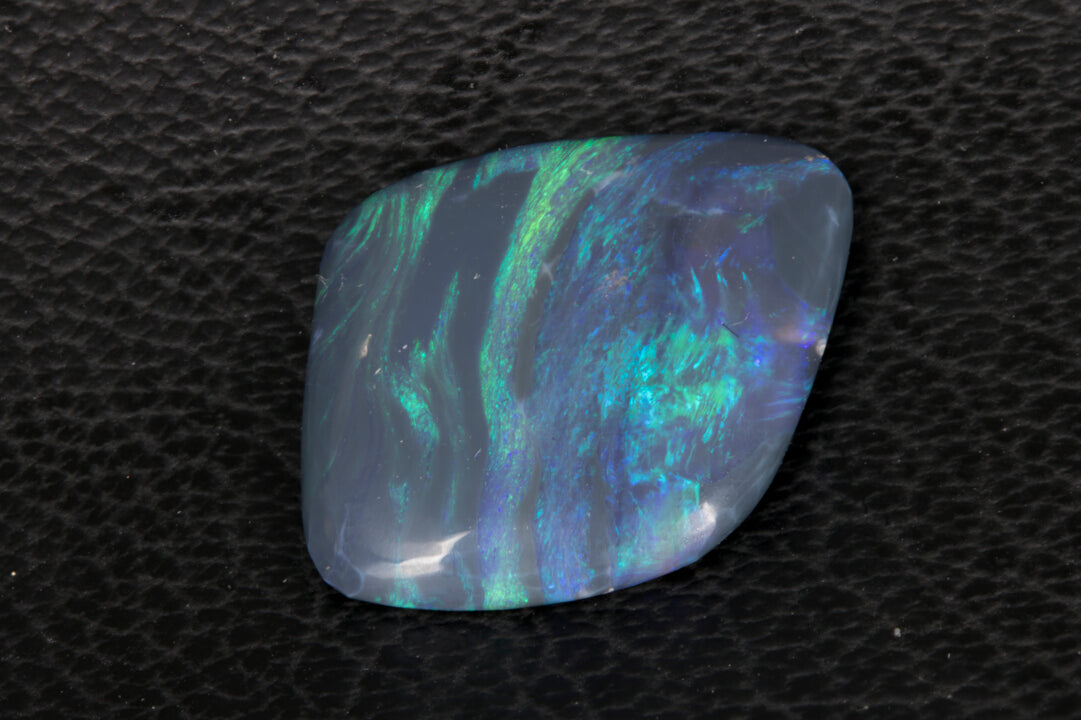 Lightning Ridge Black Opal Cabochon right side picture